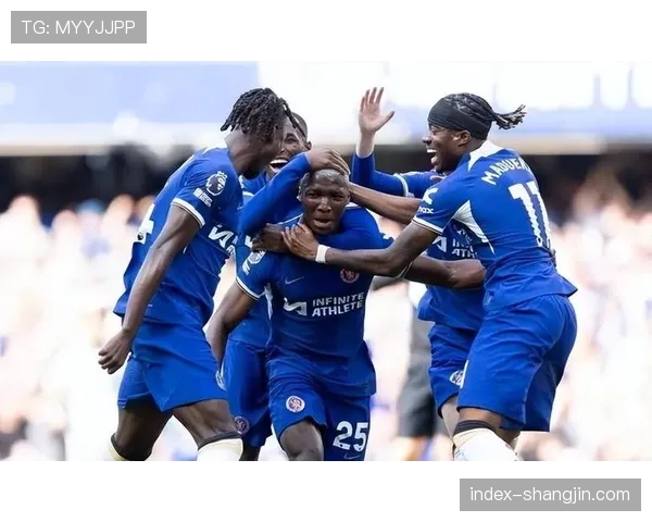 切尔西球迷怒批票务混乱影响球队辉煌战绩引发广泛不满