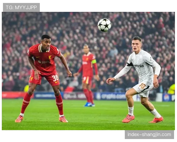 利物浦索博斯洛伊赫拉芬贝赫双后腰，增强中场活力与进攻支援